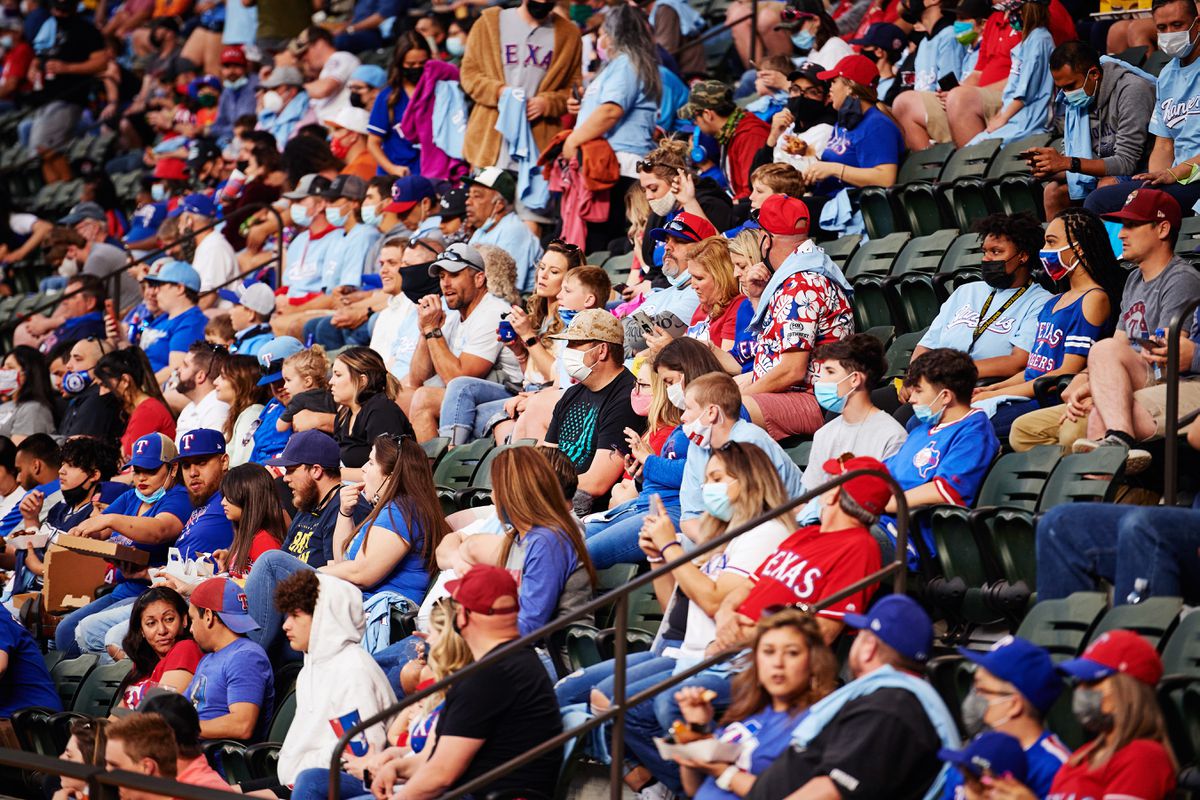 Error que rangers de texas llenen su campo de aficionados: biden