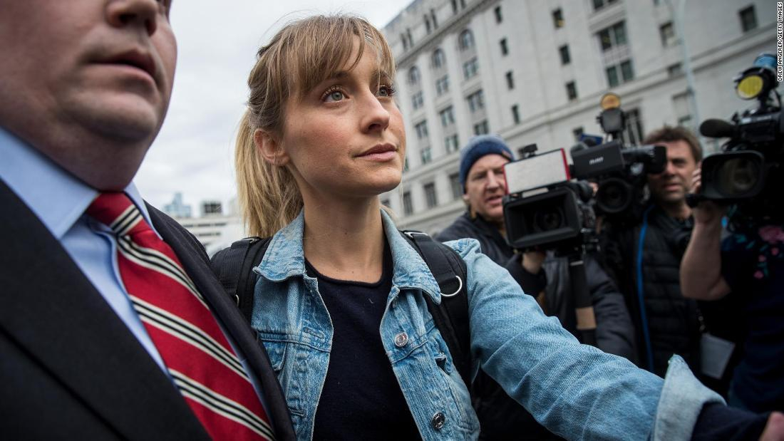 Sentencian A Tres Años De Prisión A La Actriz Allison Mack Por Su Papel En La Secta Sexual Nxivm